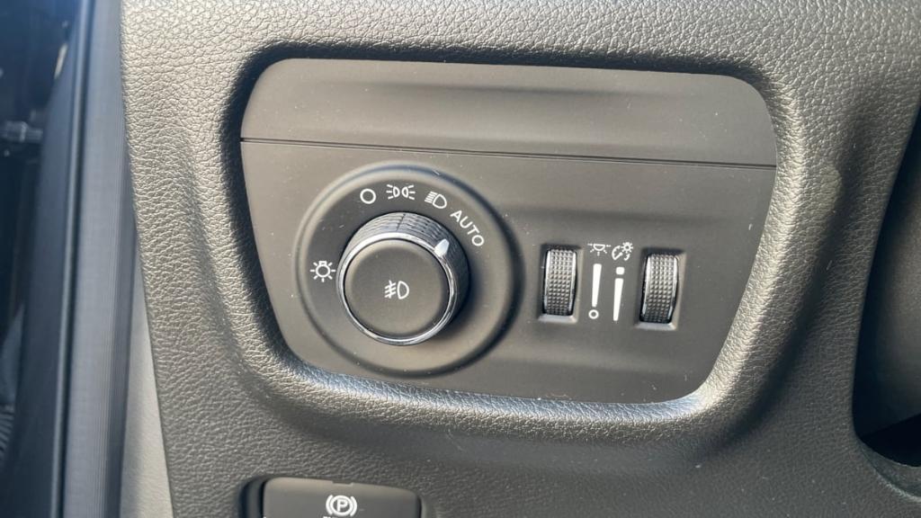used 2022 Jeep Grand Cherokee car, priced at $32,995