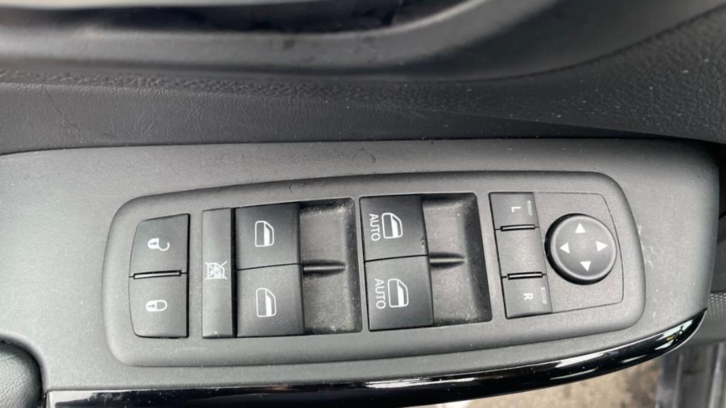 used 2023 Jeep Cherokee car, priced at $23,495