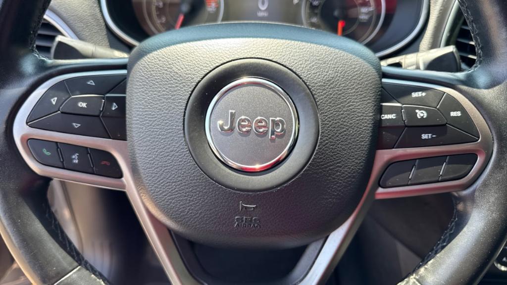 used 2020 Jeep Cherokee car, priced at $18,995