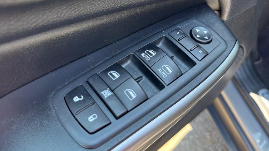 used 2020 Jeep Cherokee car, priced at $18,995