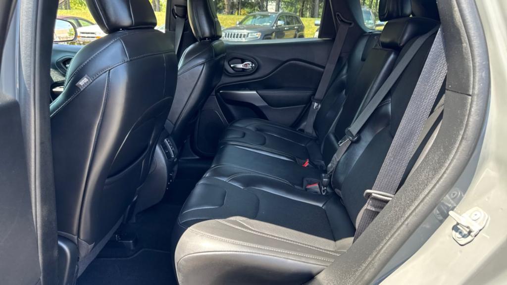used 2020 Jeep Cherokee car, priced at $18,995