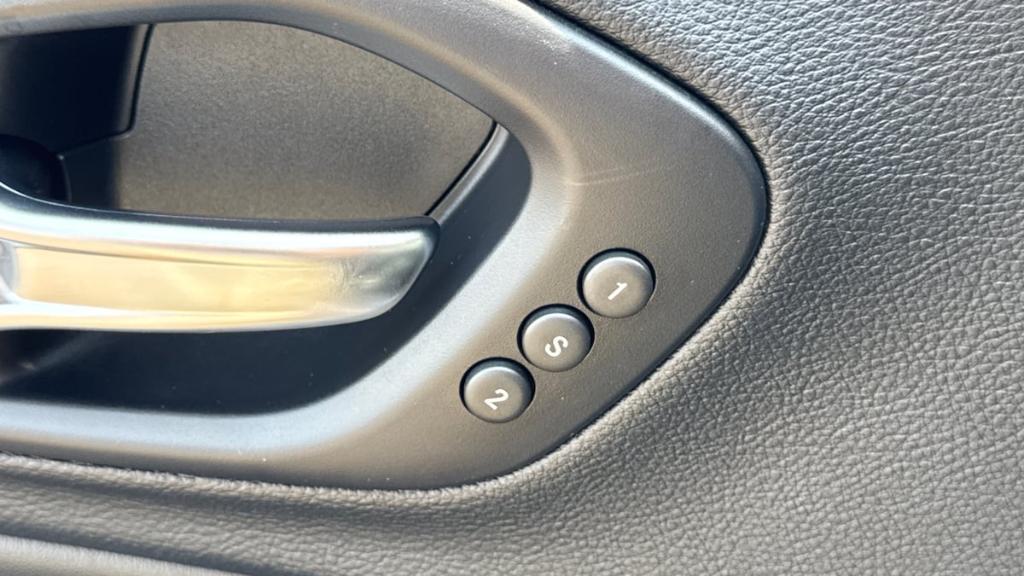 used 2019 Jeep Cherokee car, priced at $18,995