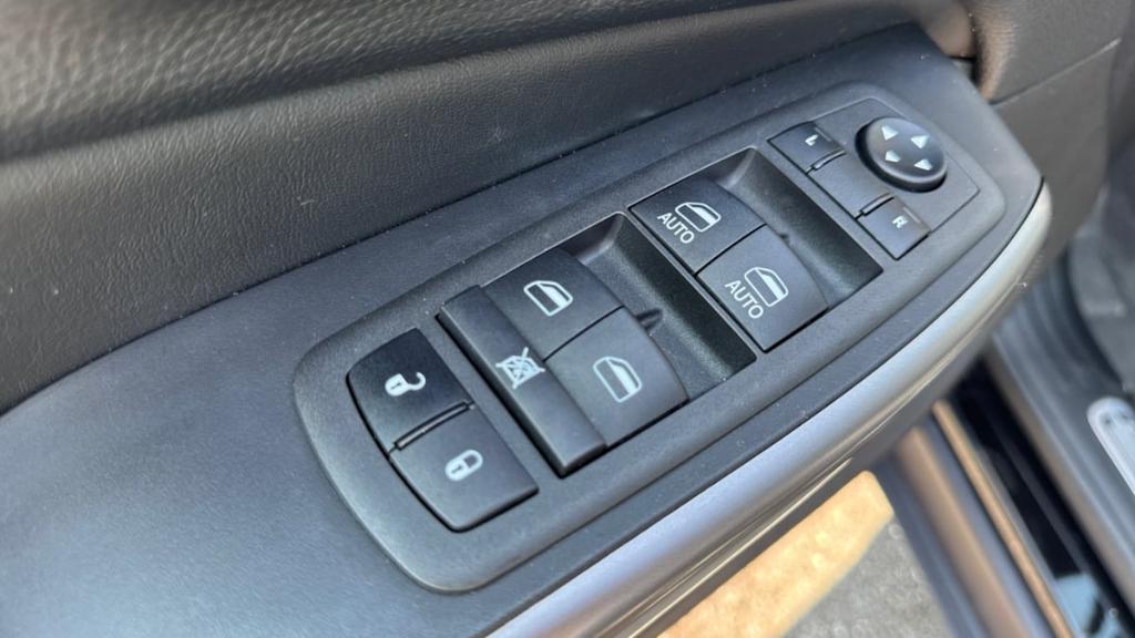 used 2021 Jeep Cherokee car, priced at $23,295