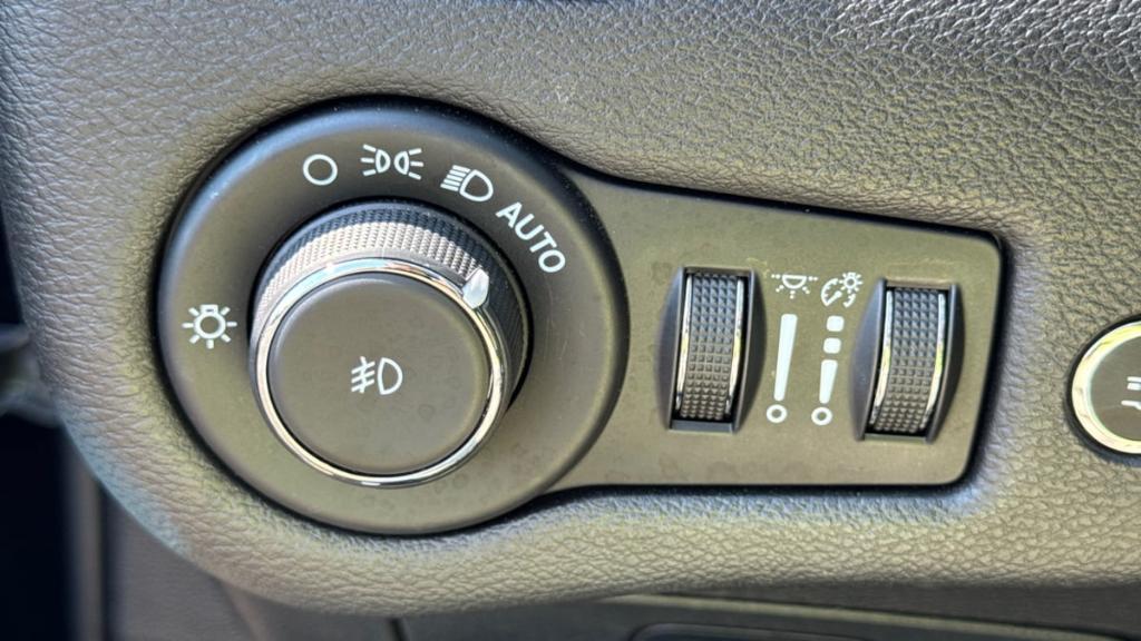 used 2021 Jeep Cherokee car, priced at $23,295