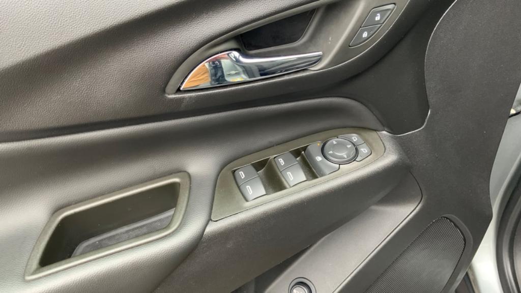 used 2023 Chevrolet Equinox car, priced at $18,895