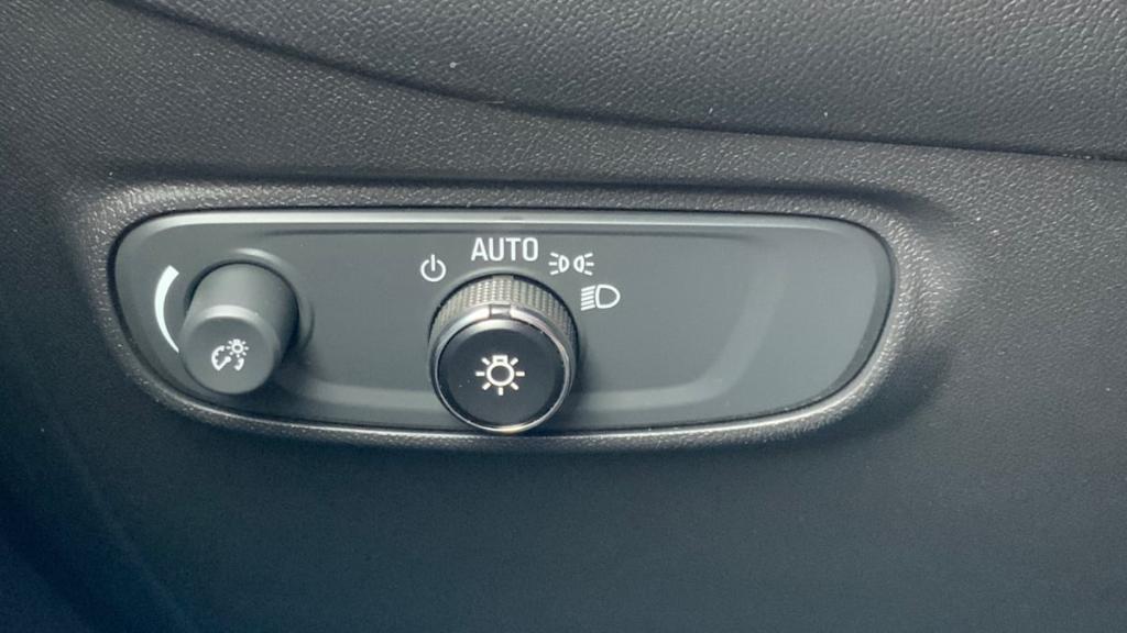 used 2023 Chevrolet Equinox car, priced at $18,895