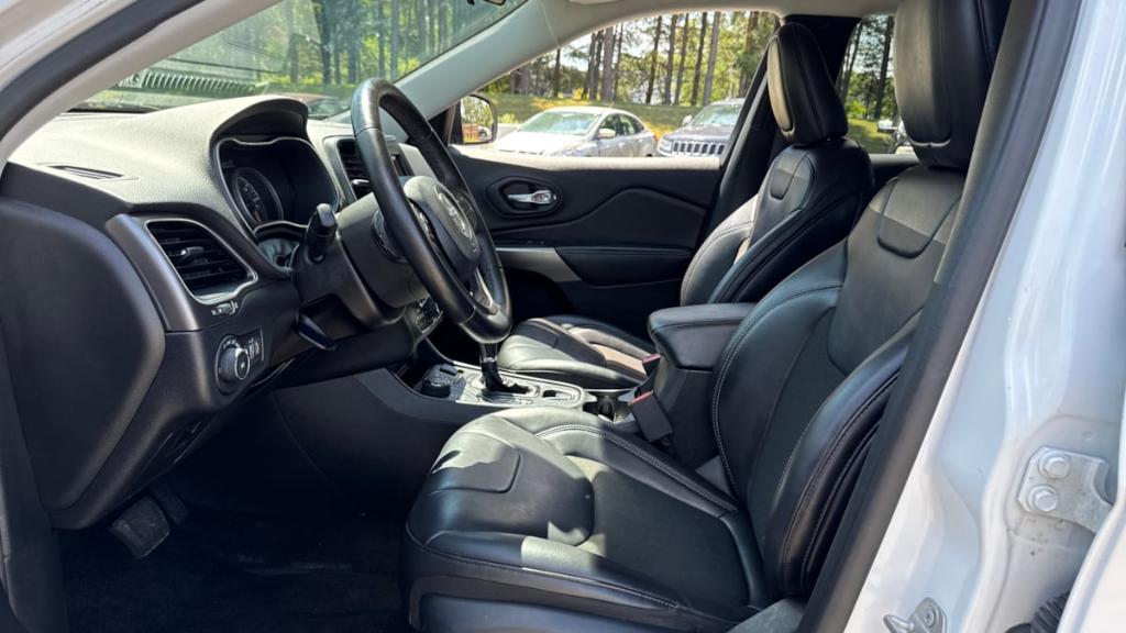used 2019 Jeep Cherokee car, priced at $16,395