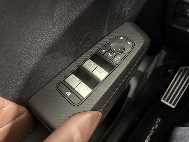 new 2025 Mitsubishi Outlander car, priced at $45,565
