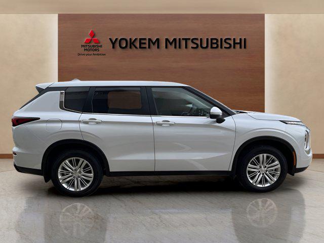 new 2024 Mitsubishi Outlander car, priced at $33,170