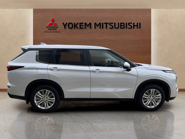 new 2024 Mitsubishi Outlander car, priced at $33,170