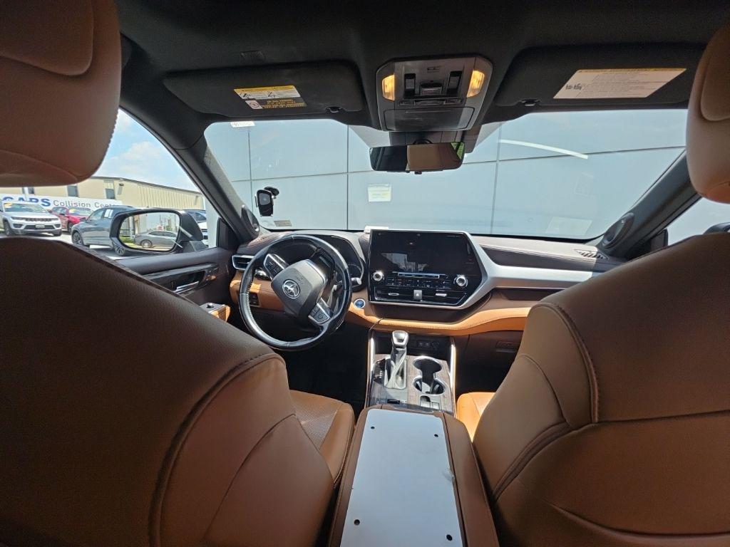 used 2021 Toyota Highlander Hybrid car, priced at $32,590