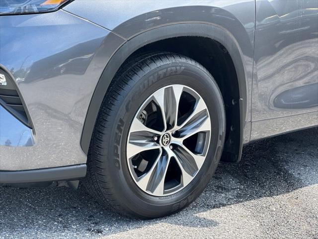used 2024 Toyota Highlander car, priced at $43,990