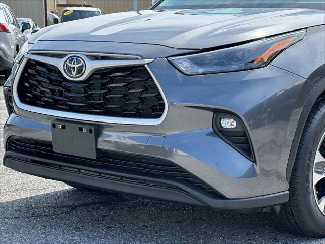 used 2024 Toyota Highlander car, priced at $43,990