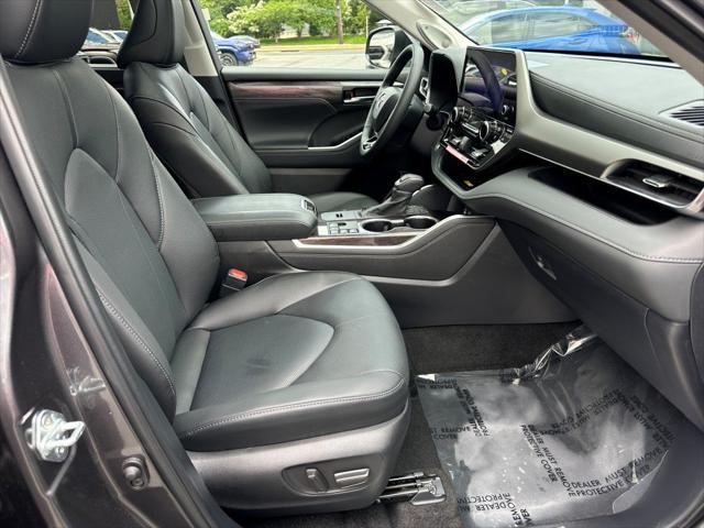 used 2024 Toyota Highlander Hybrid car, priced at $50,499