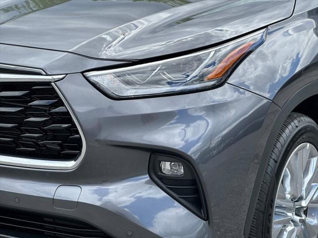 used 2024 Toyota Highlander Hybrid car, priced at $50,499