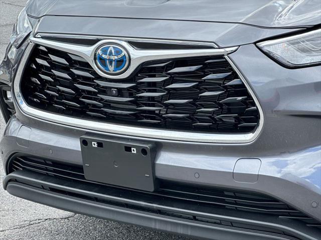 used 2024 Toyota Highlander Hybrid car, priced at $50,499