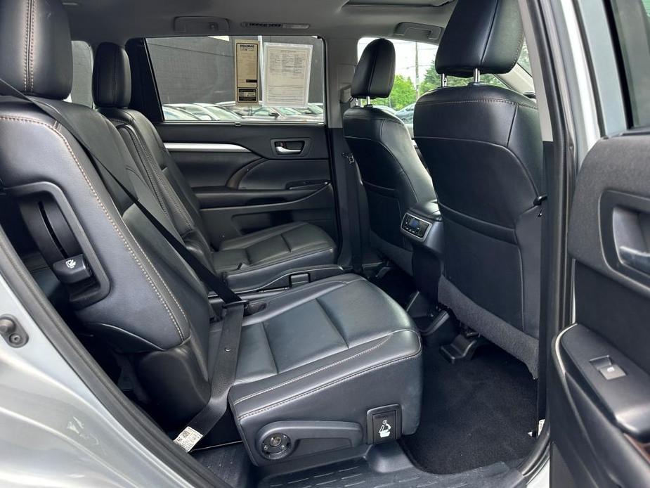 used 2019 Toyota Highlander car, priced at $26,290
