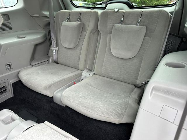 used 2012 Toyota Highlander Hybrid car, priced at $17,990