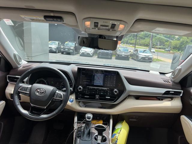 used 2021 Toyota Highlander Hybrid car, priced at $44,990