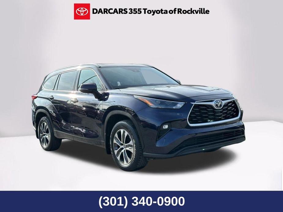 used 2022 Toyota Highlander car, priced at $34,990