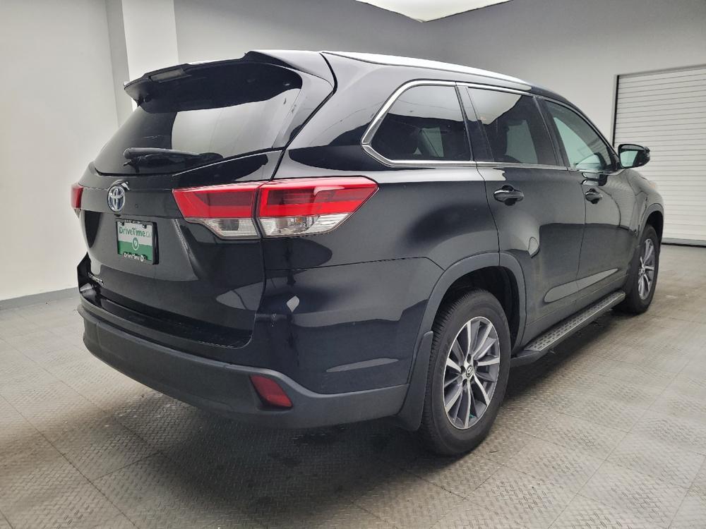 used 2019 Toyota Highlander car, priced at $31,495