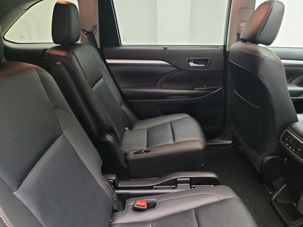 used 2019 Toyota Highlander car, priced at $31,495