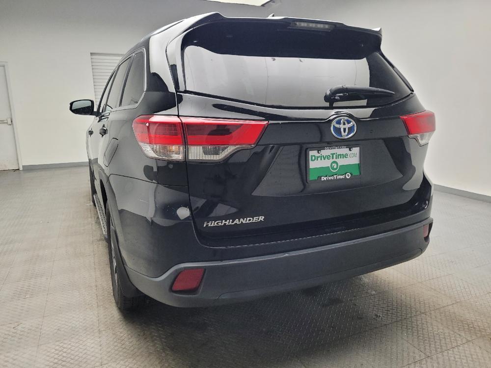 used 2019 Toyota Highlander car, priced at $31,495