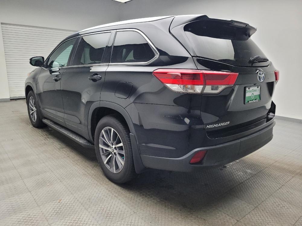 used 2019 Toyota Highlander car, priced at $31,495