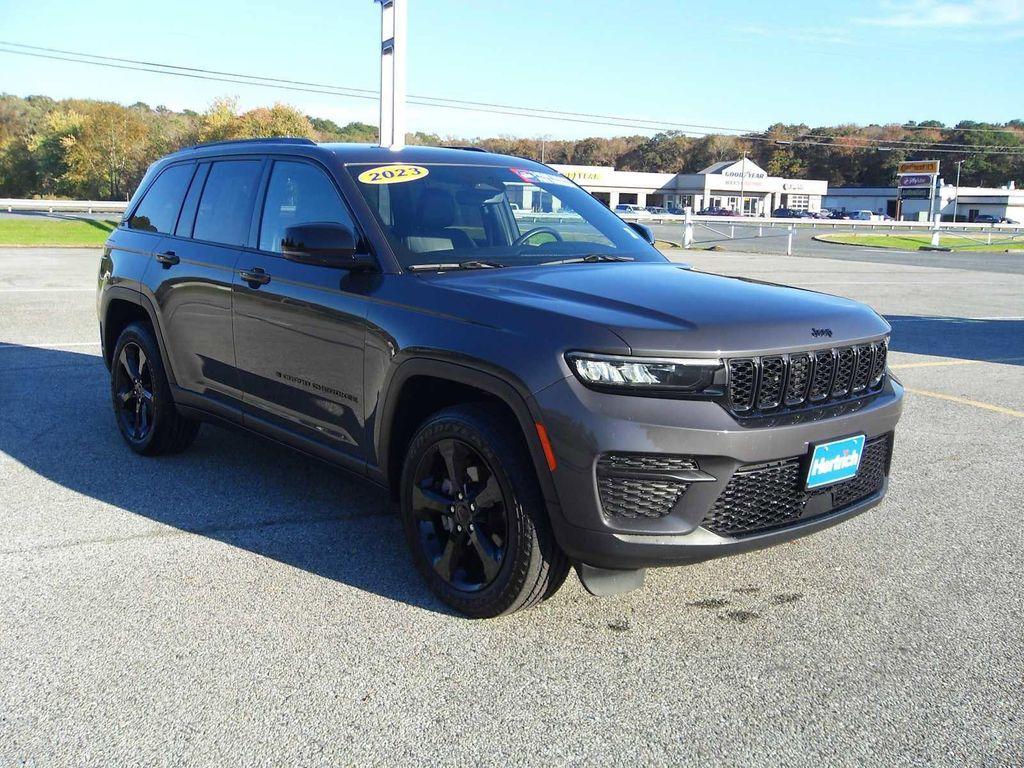 used 2023 Jeep Grand Cherokee car, priced at $33,098