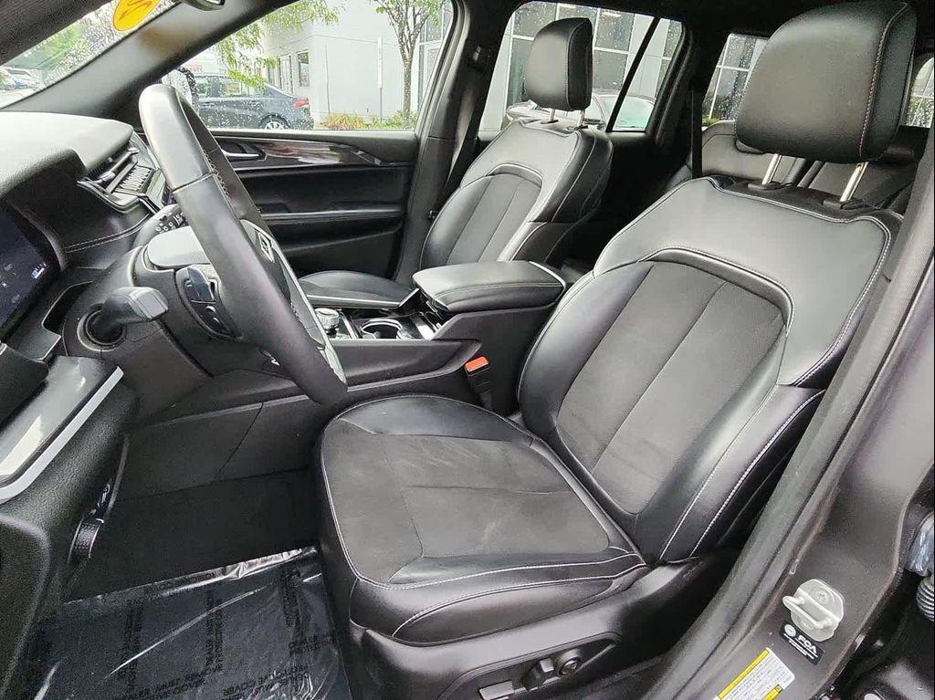 used 2023 Jeep Grand Cherokee car, priced at $34,000