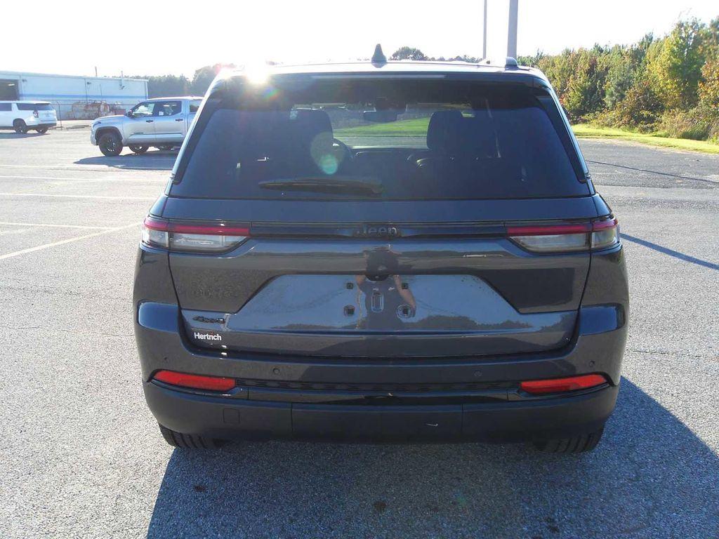 used 2023 Jeep Grand Cherokee car, priced at $33,098