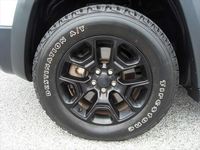 used 2019 Jeep Cherokee car, priced at $19,439