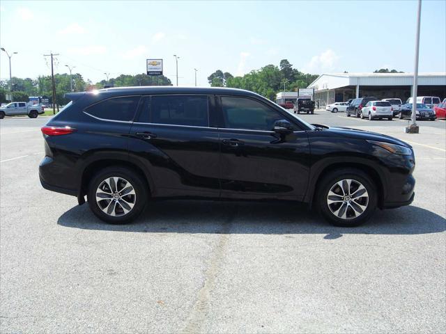 used 2022 Toyota Highlander car, priced at $37,986