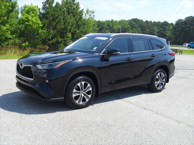 used 2022 Toyota Highlander car, priced at $37,986