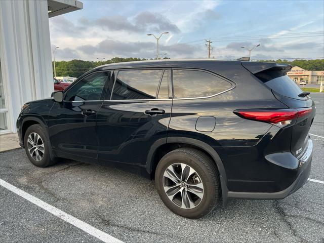 used 2022 Toyota Highlander car, priced at $37,000