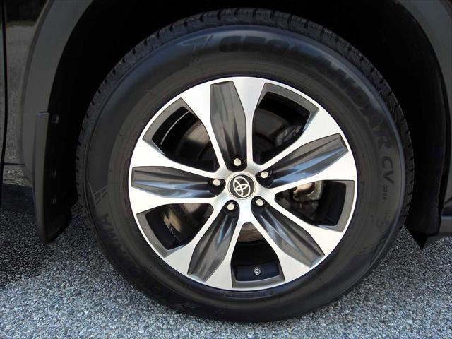 used 2022 Toyota Highlander car, priced at $37,986