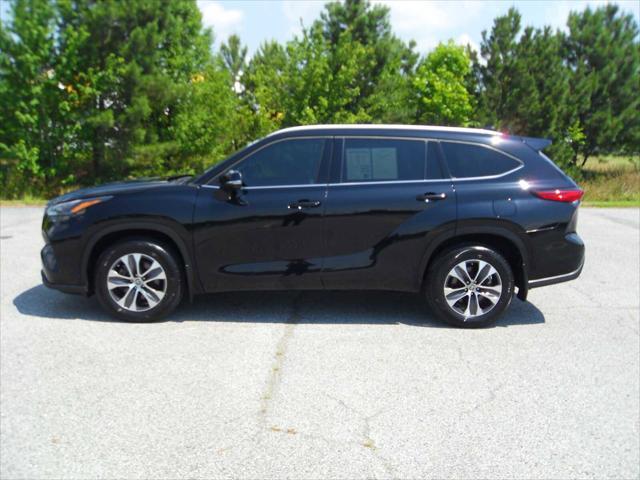 used 2022 Toyota Highlander car, priced at $37,986