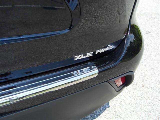 used 2022 Toyota Highlander car, priced at $37,986