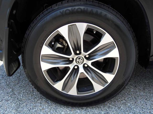 used 2022 Toyota Highlander car, priced at $37,986
