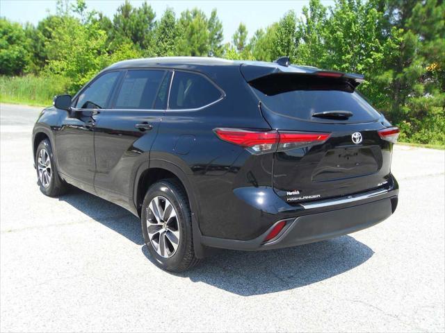 used 2022 Toyota Highlander car, priced at $37,986