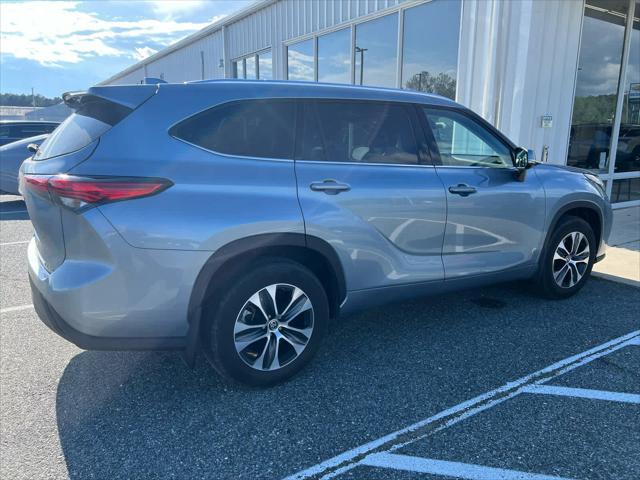 used 2021 Toyota Highlander car, priced at $29,500