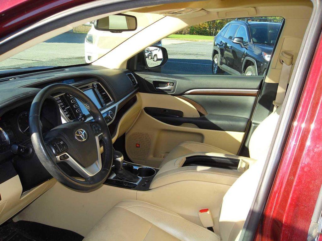 used 2015 Toyota Highlander car, priced at $19,404