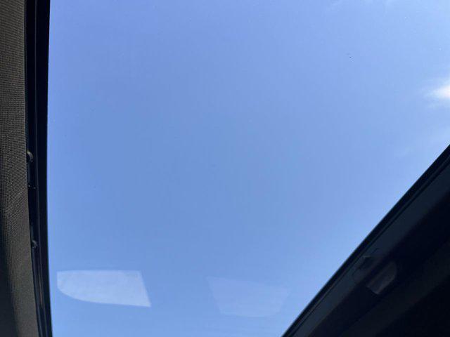 used 2022 Chevrolet Traverse car, priced at $32,900