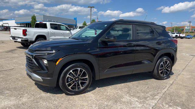 new 2025 Chevrolet TrailBlazer car, priced at $28,080