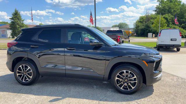 new 2025 Chevrolet TrailBlazer car, priced at $28,080