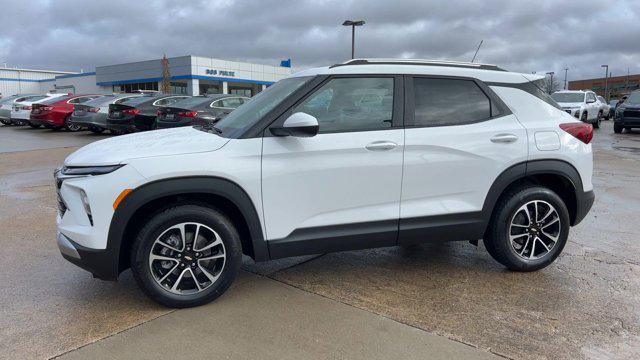 new 2025 Chevrolet TrailBlazer car, priced at $28,875