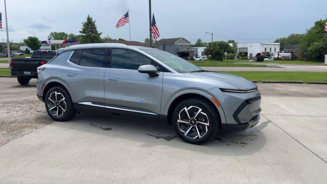 new 2025 Chevrolet Equinox EV car, priced at $43,940