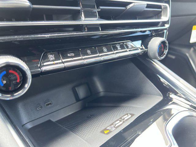 new 2025 Chevrolet Traverse car, priced at $55,545