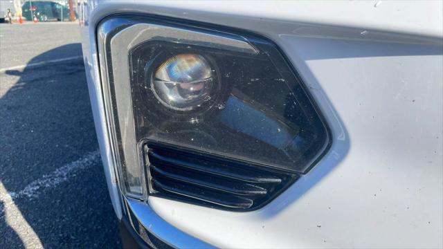 used 2023 Chevrolet Traverse car, priced at $20,995