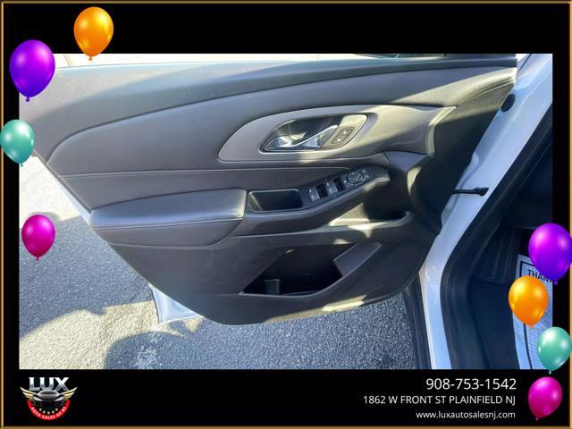 used 2023 Chevrolet Traverse car, priced at $20,995